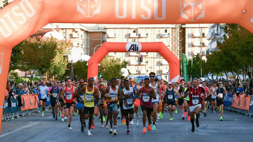 La partenza della Moonlight Half Marathon a Jesolo