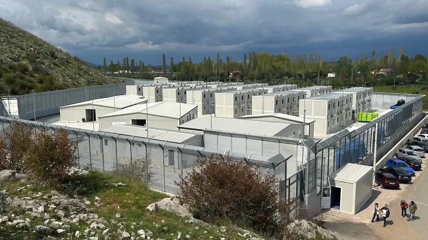 Il centro migranti di Gjader in Albania (Ansa)