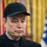 Elon Musk nello Studio Ovale (Epa)