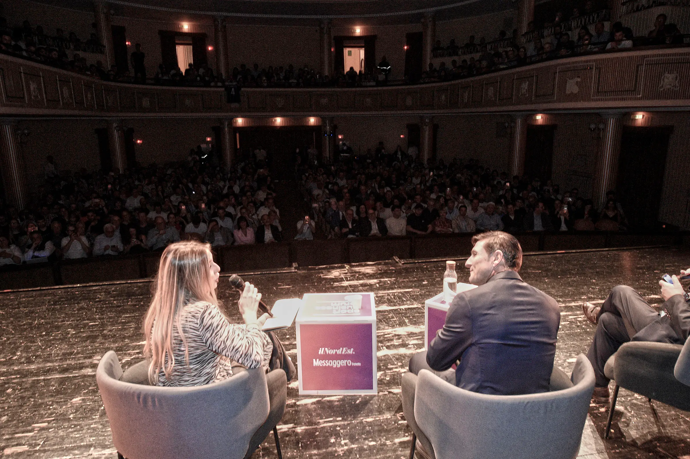Pienone in teatro a Belluno per Javier Zanetti
