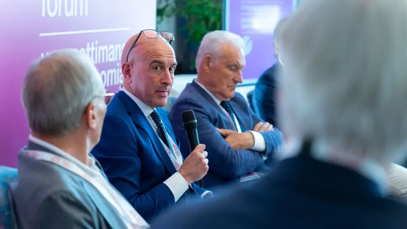 Il commissario di governo Fabio Saldini durante il suo intervento allo Sport Business Forum