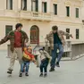 Pierpaolo Spollon con Francesco Centorame e i bambini