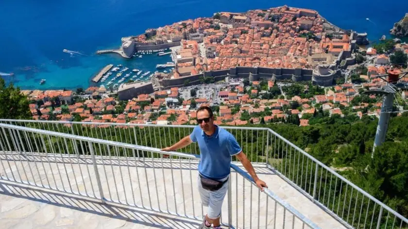 Luko Paskojević, residente nel sobborgo di Forte Imperiale, sulle terrazze sopra Ragusa. Foto Jutarnji List
