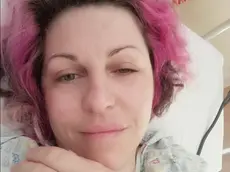 Cristina Tronchin nel selfie pubblicato sui social subito dopo l'operazione di asportazione di utero e tube
