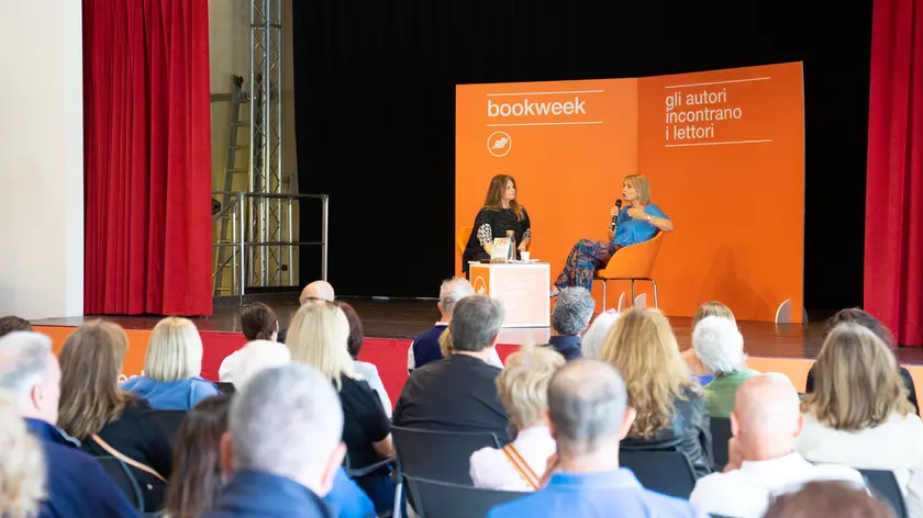 Un incontro di una Book week del gruppo Nem