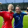 Da sinistra la portiera Emma Mustafic con Emma Girotto fresca di debutto contro la Svezia
