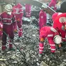 Operatori della Mezzaluna Rossa dopo un raid di Israele (foto Ansa)