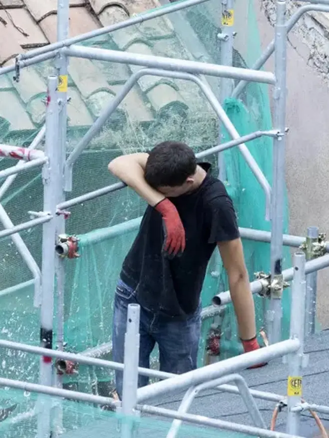Allarme caldo nei cantieri