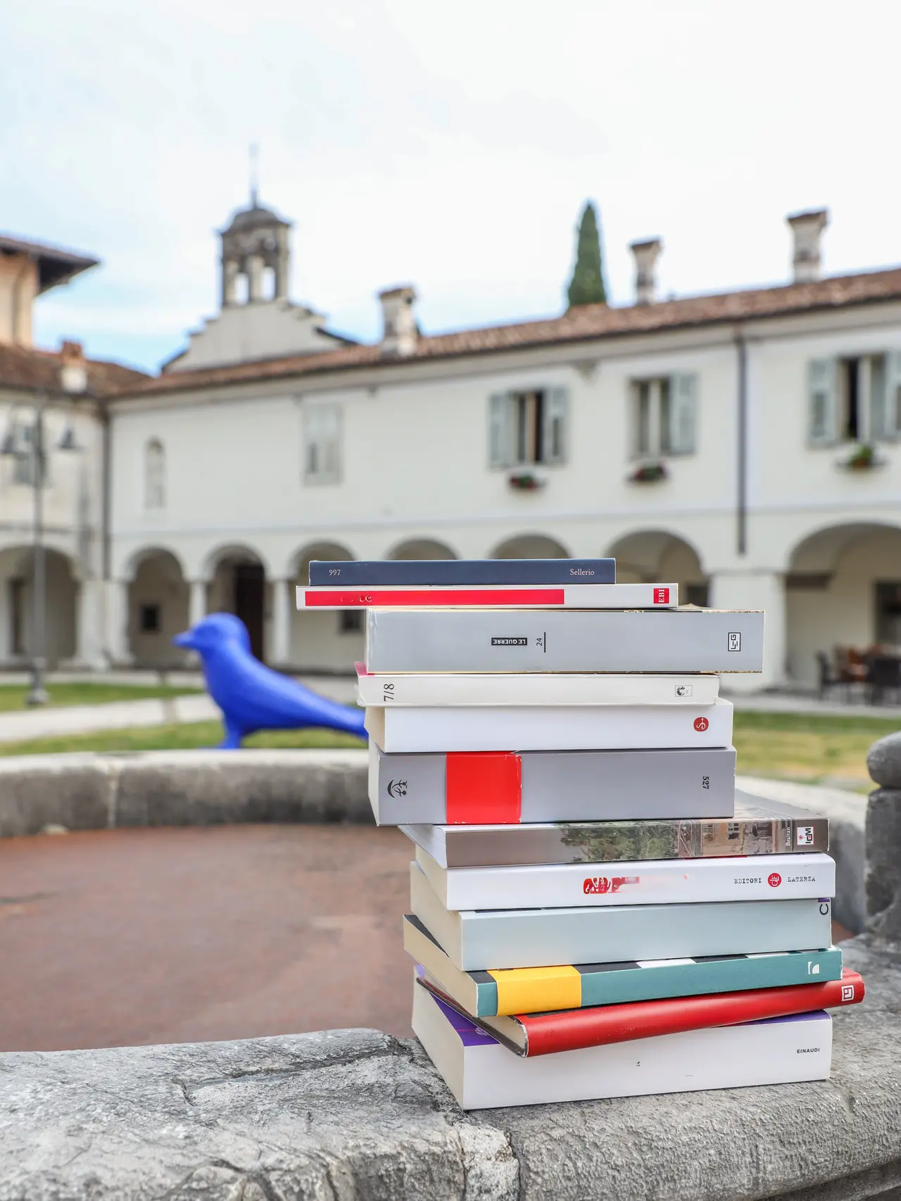 Libri nella cornice di piazza Sant’Antonio (foto Tibaldi)