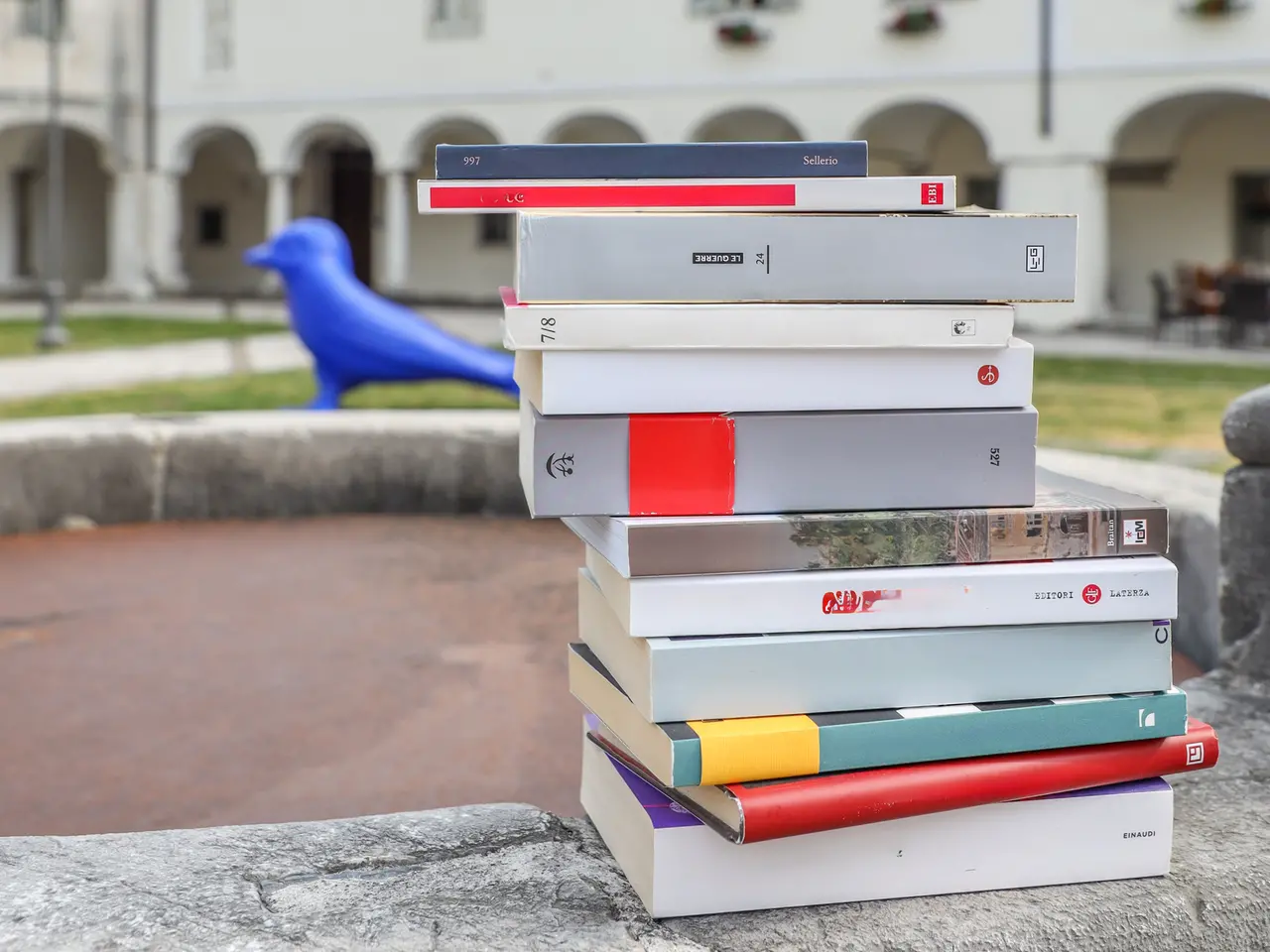 Libri nella cornice di piazza Sant’Antonio (foto Tibaldi)