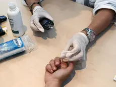 La misurazione della glicemia in un paziente diabetico