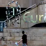 L’ingresso nell’euro della Bulgaria: un’insegna celebrativa apposta su un edificio della capitale Sofia