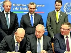 La firma al Mimit tra la delegazione ucraina e quella friulana per l'impianto di Piombino