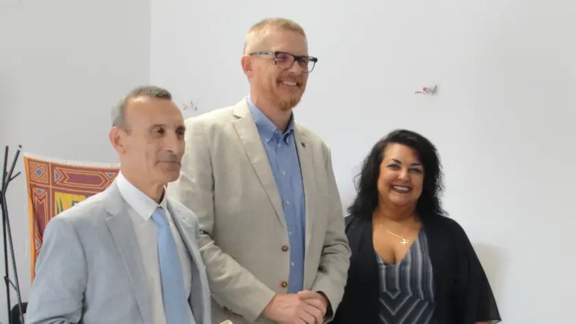 Da sinistra l'ambasciatore Paolo Trichilo, il presidente della Comunità italiani di Lussinpiccolo Sanjin Zoretić, il console Iva Palmieri