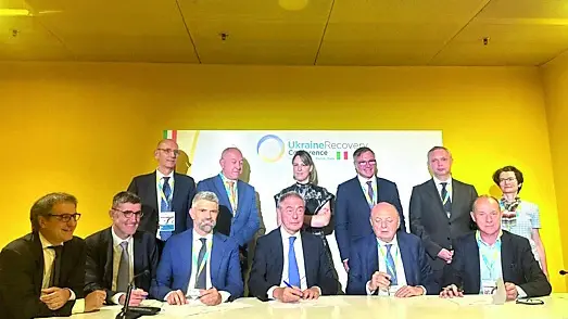 La firma a Roma per l'acciaieria green di Piombino tra Metinvest e Danieli