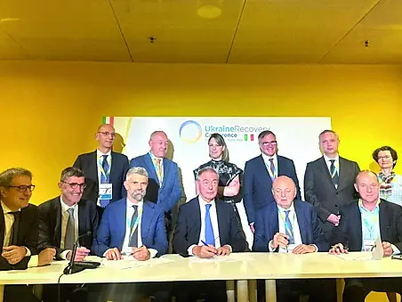 La firma a Roma per l'acciaieria green di Piombino tra Metinvest e Danieli