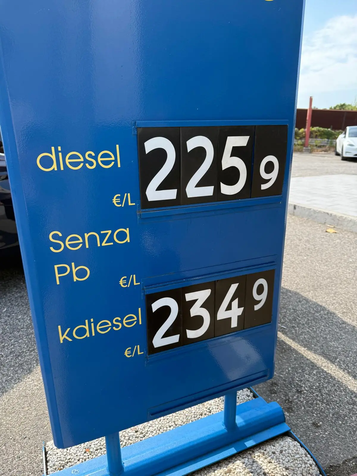 I prezzi del carburante in A4