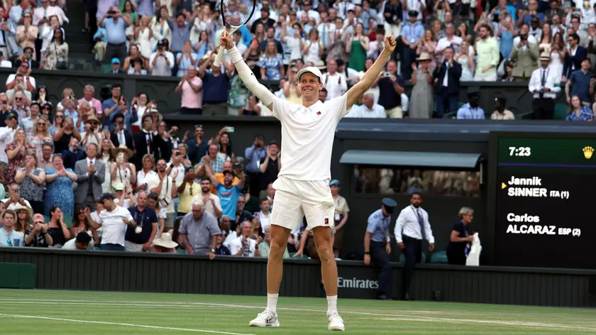 L'esultanza di Jannik Sinner dopo la vittoria