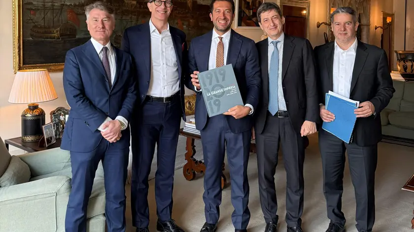 La firma dell'accordo per il finanziamento al gruppo Ligabue