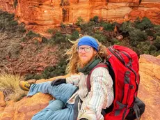 Nicolò Guarrera, molto popolare con il nome di Pieroad sui social, durante il suo giro del mondo a piedi: qui in Australia