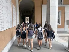 Alcune studentesse, nel cortile nuovo del palazzo del Bo, a Padova