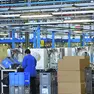 Un addetto al lavoro nello stabilimento Electrolux di Porcia