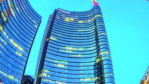 La sede di UniCredit in piazza Gae Aulenti a Milano