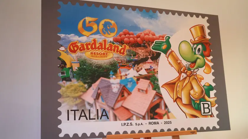 Il francobollo dedicato a Gardaland