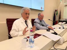 Il professor Franco Bassetto, direttore dell'Uoc di Chirurgia plastica di Padova con il dg Giuseppe Dal Ben