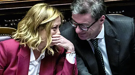 Giorgia Meloni, a sinistra, e Giancarlo Giorgetti