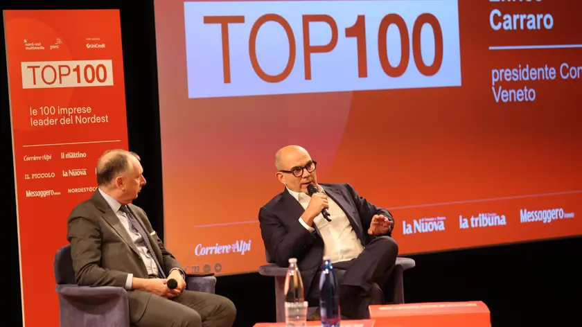 Enrico Carraro, a destra, intervistato dal direttore Luca Ubaldeschi