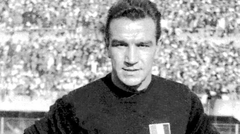 Ezio Loik con la maglia del Torino