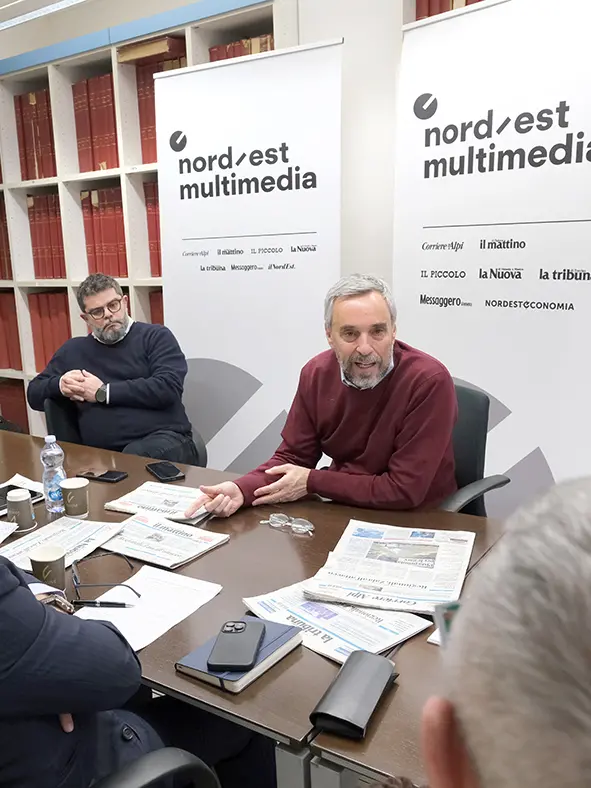 Da destra: il ceo di Fondazione Milano Cortina, Andrea Varnier, con il suo staff intervistato dai giornalisti del Gruppo Nem durante un forum