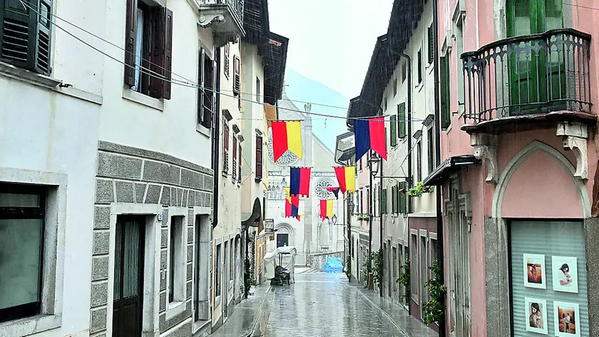 Il centro di Gemona, deserto