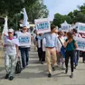I manifestanti a Venezia alla consegna delle firme per la legge sul fine vita