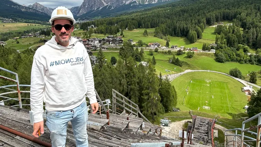 Il dg di Ecoedile, Enzo Nembrini, in cima al trampolino