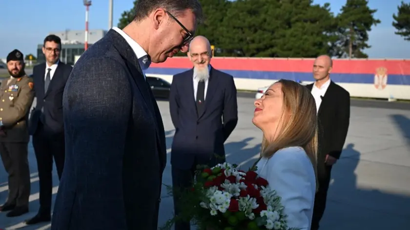 L’accoglienza di Aleksandar Vučić alla premier Giorgia Meloni