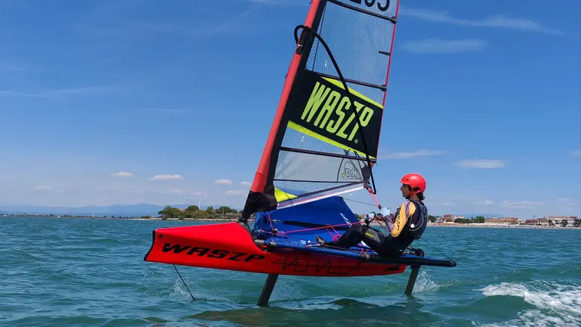 Jacopo Andrian, 16 anni e un titolo mondiale: il giovane velista di Cervignano è campione Waszp Under 18