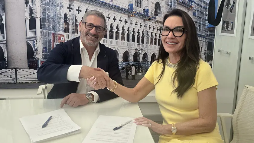 Il presidente di Pilosio Nereo Parisotto con Kelly Winkler, ceo e presidente di Sky Climber