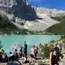 Turisti al lago di Sorapiss