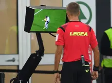 L'arbitro al var © Simone Ferraro