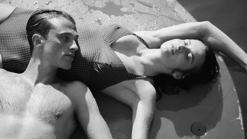 Benjamin Voisin e Rebecca Marder, in «L’étranger» (Lo straniero) del regista Ozone tratto dal romanzo di Camus