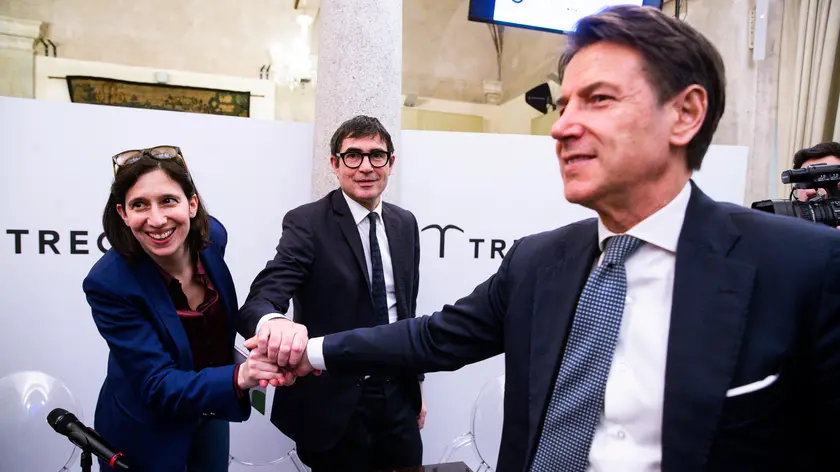 Giuseppe Conte ed Elly Schlein (Ansa)