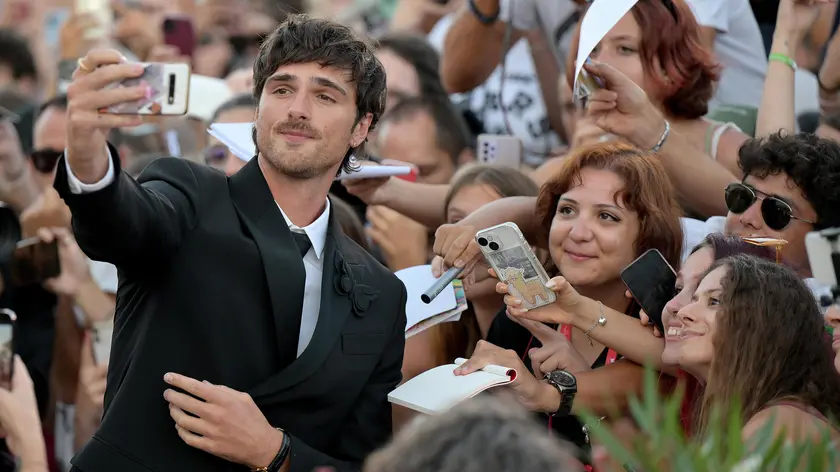 Selfie di Jacob Elord due anni fa Venezia