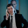 Paul Dano in una scena di “Il mago del Cremlino”, film di Assayas