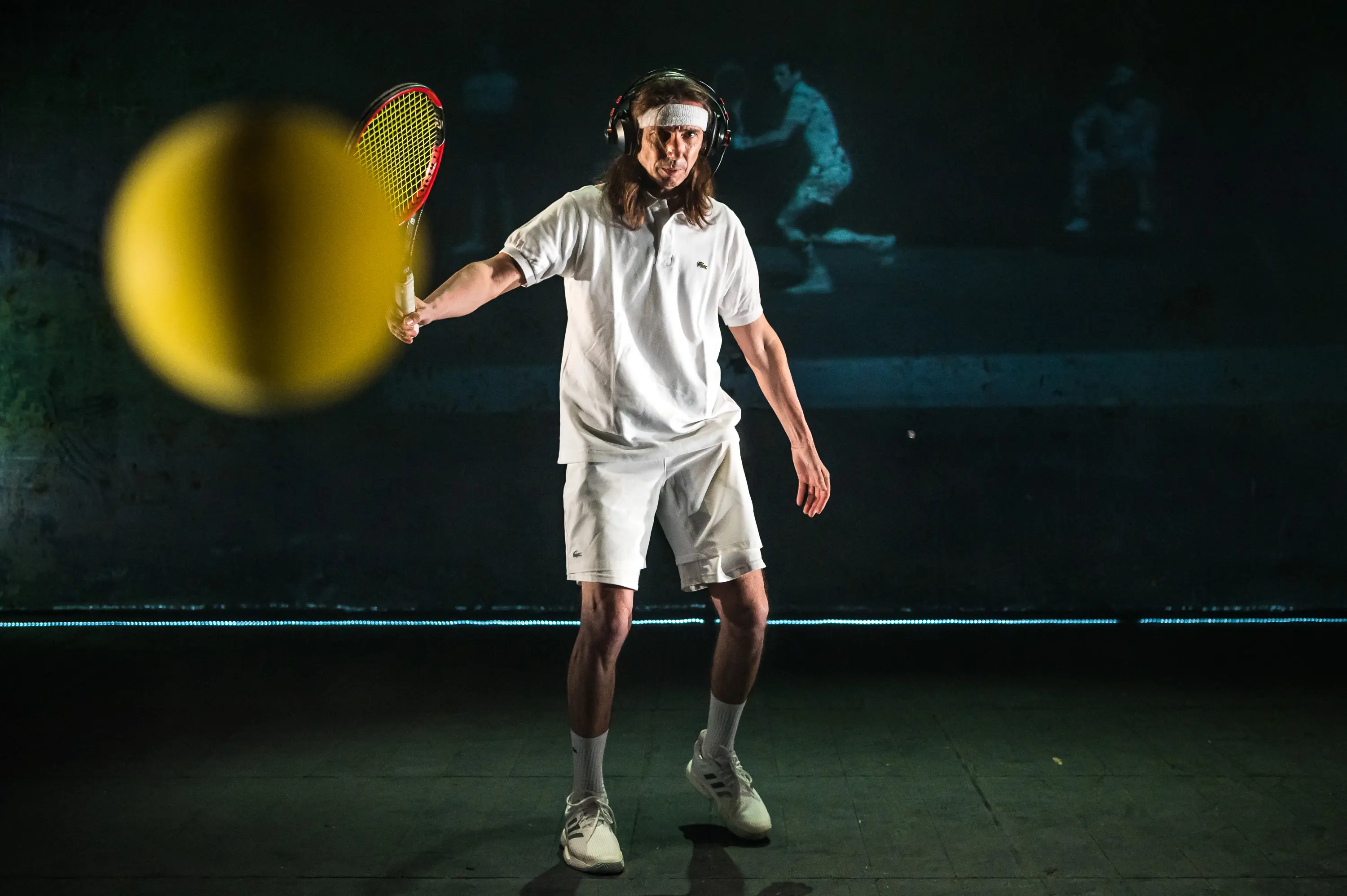 Valerio ne "Il Muro Trasparente. Delirio di un tennista sentimentale" © Simone Di Luca