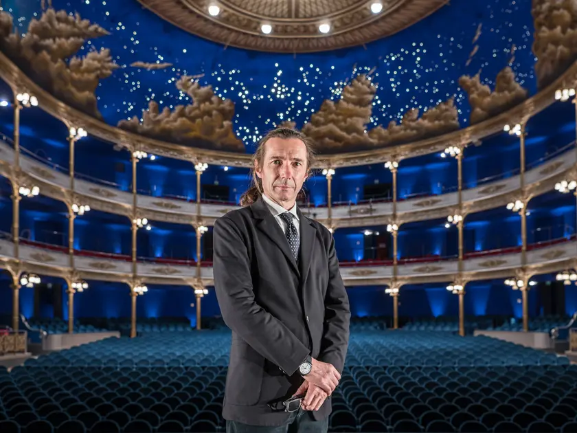 Paolo Valerio, 64 anni, dal 2001 direttore del Teatro Stabile del Friuli-Venezia Giulia, fotografato all’interno del Politeama Rossetti di Trieste. La sala fu costruita nel 1878. Foto di Simone Di Luca