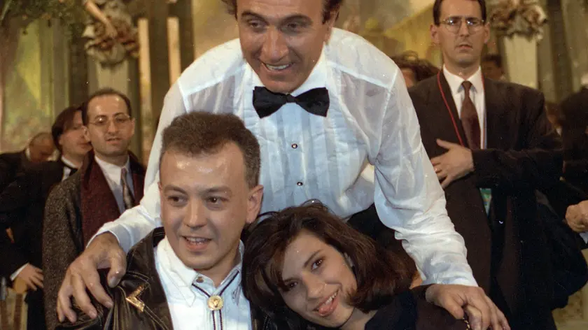 Pippo Baudo, Laura Pausini ed Enrico Ruggeri durante il Festival di Sanremo del 1993.
