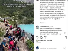 La nuda verità a sinistra, la realtà artefatta a destra: lago Sorapiss