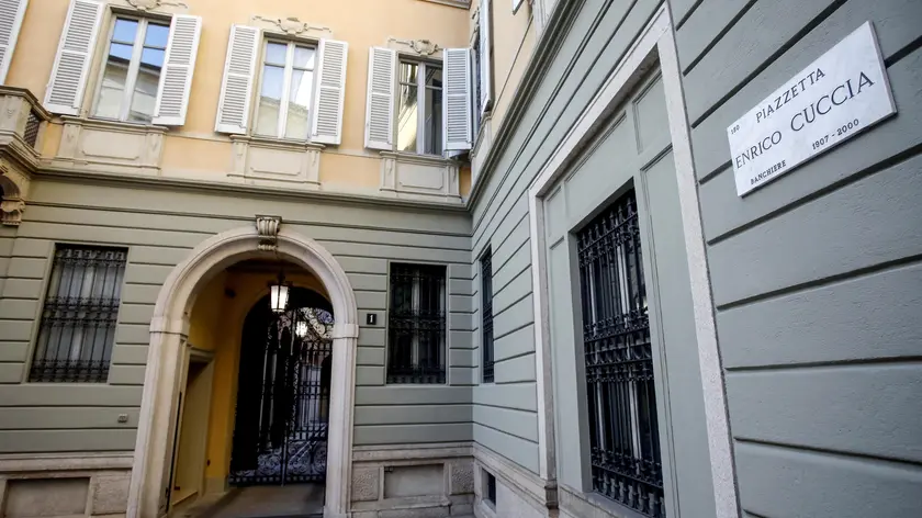 Piazzetta Cuccia, che ospita la sede di Mediobanca (Ansa)